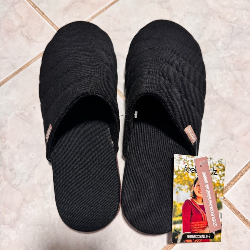 Black Quilted Slip-On Women's Slippers - Picture 4 of 9